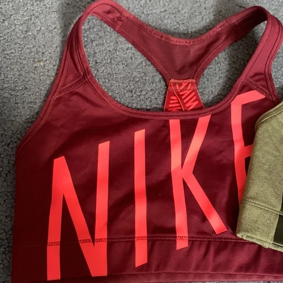 2 Nike sports bras - Picture 2 of 7